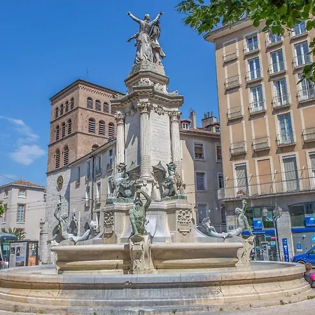 R'studio 18 Hyper Centre *